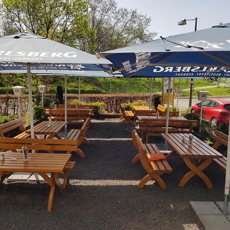 Hotel Restaurant Zur Hexe Überherrn Exteriör bild