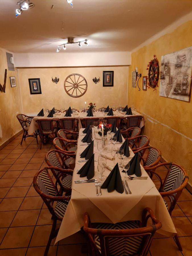Hotel Restaurant Zur Hexe Überherrn Exteriör bild