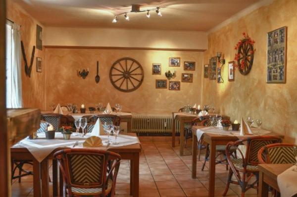 Hotel Restaurant Zur Hexe Überherrn Exteriör bild